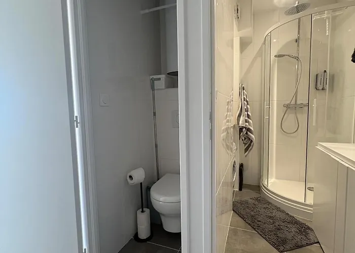 Appartement Idealement Situe Entre Port Et *