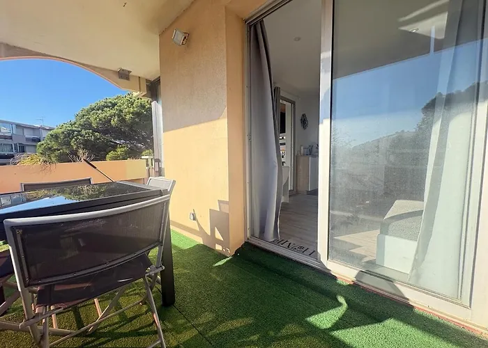 Appartement Idealement Situe Entre Port Et *