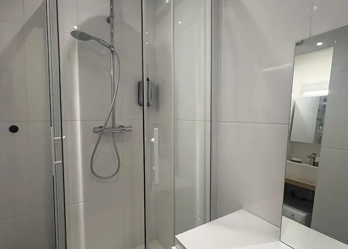 Appartement Idealement Situe Entre Port Et *