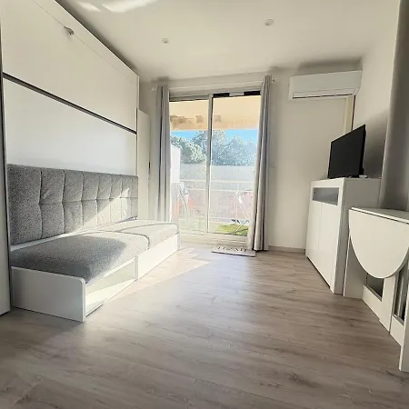 Idealement Situe Entre Port Et Apartmán