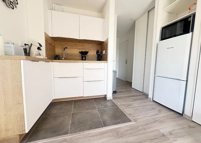 Apartment Idealement Situe Entre Port Et